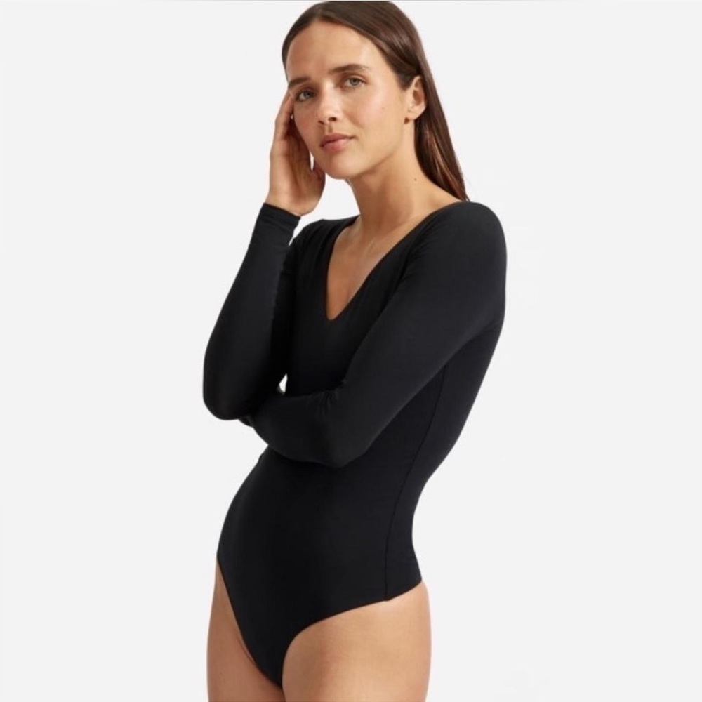 Black, v-neck Everlane body suit